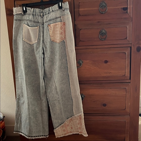 POL Distressed Wide Leg Jeans in Blue And White - Picture 7 of 12